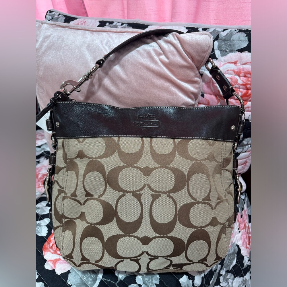 Sold Out Beautiful Coach Zoe Handbag!
Limited Edition.